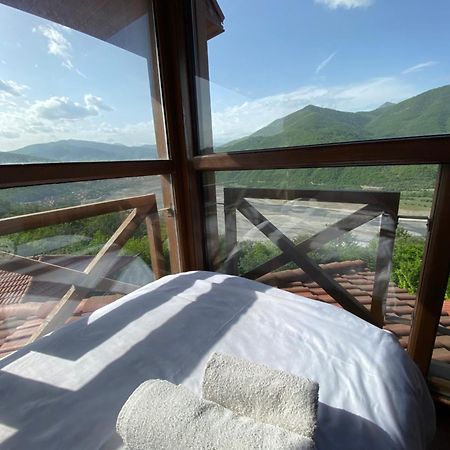 Hotel Ananuri Екстериор снимка